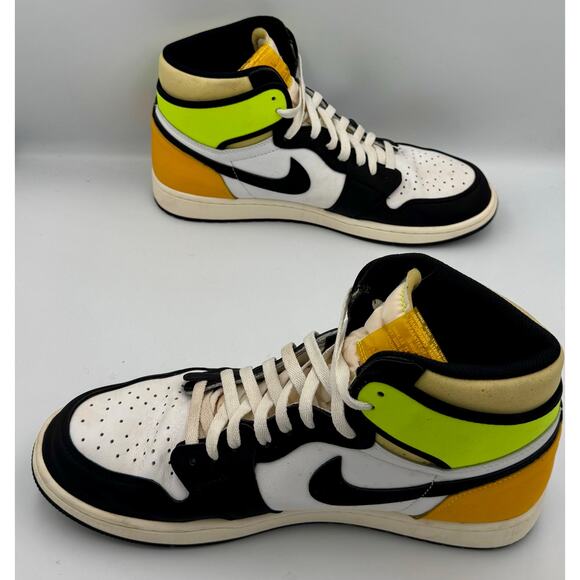 Air Jordan Air Jordan 1 Retro High OG Volt Gold 555088-118 Sz 13 # 317